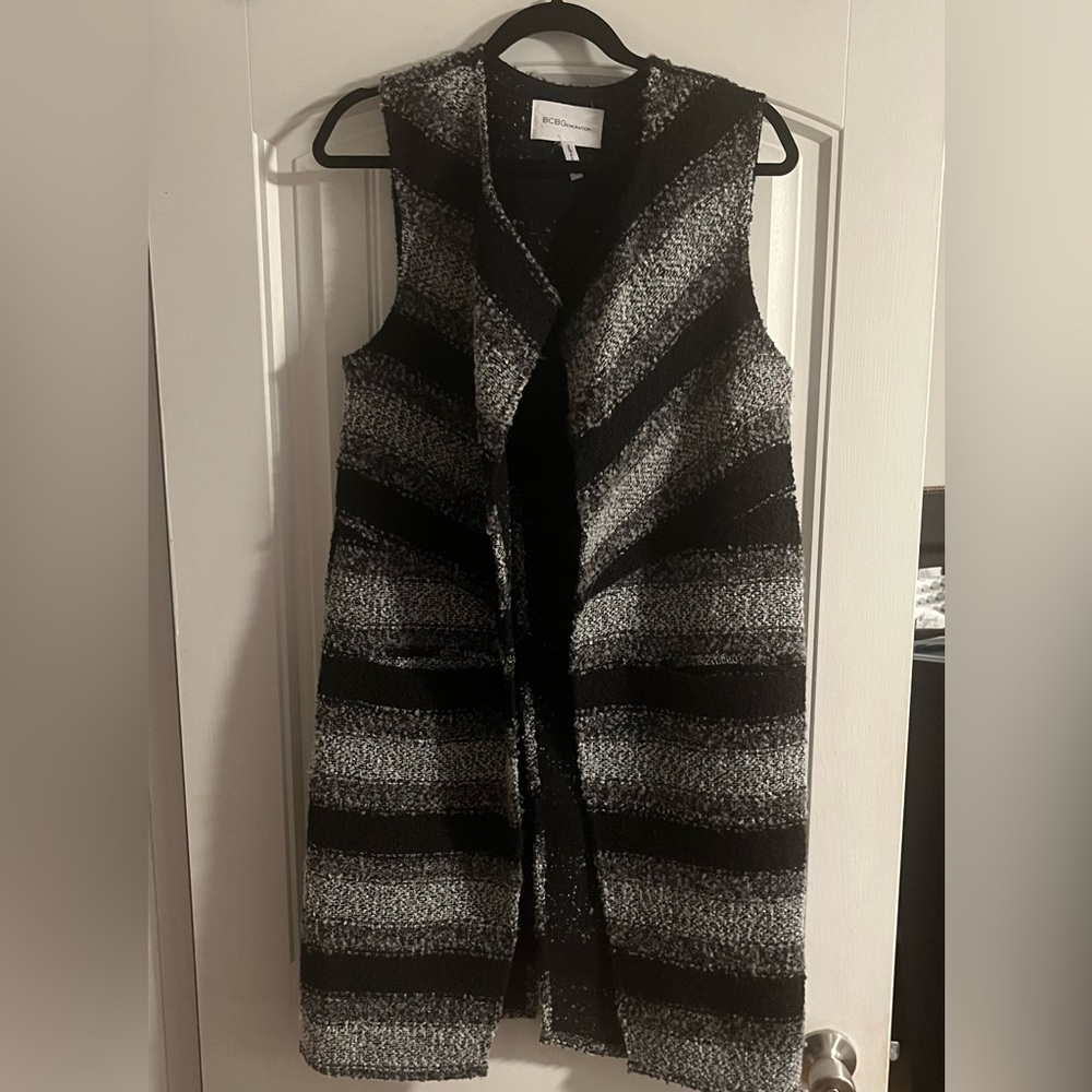 BCBGeneration Black and White Sleeveless long cardigan - size M.